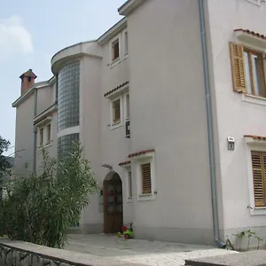 Toic Apartment Cres